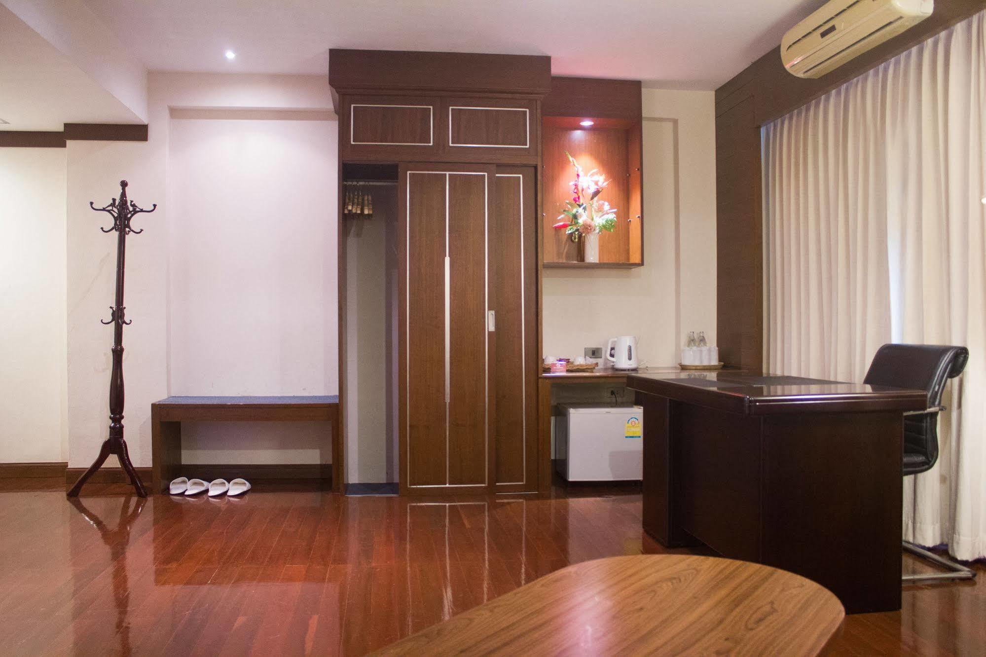 Hatyai Holiday Hotel Хат Яй Екстериор снимка