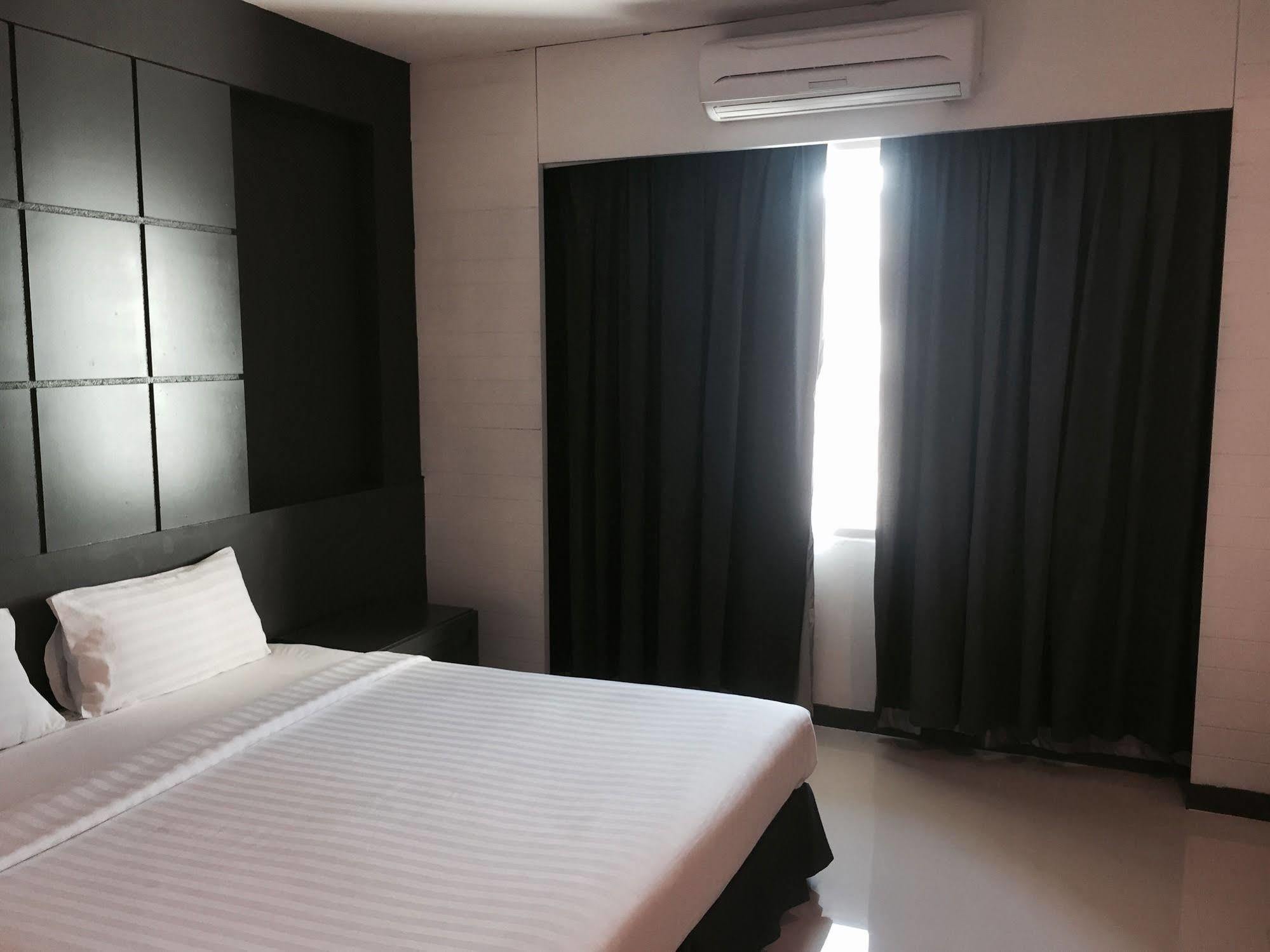 Hatyai Holiday Hotel Хат Яй Екстериор снимка