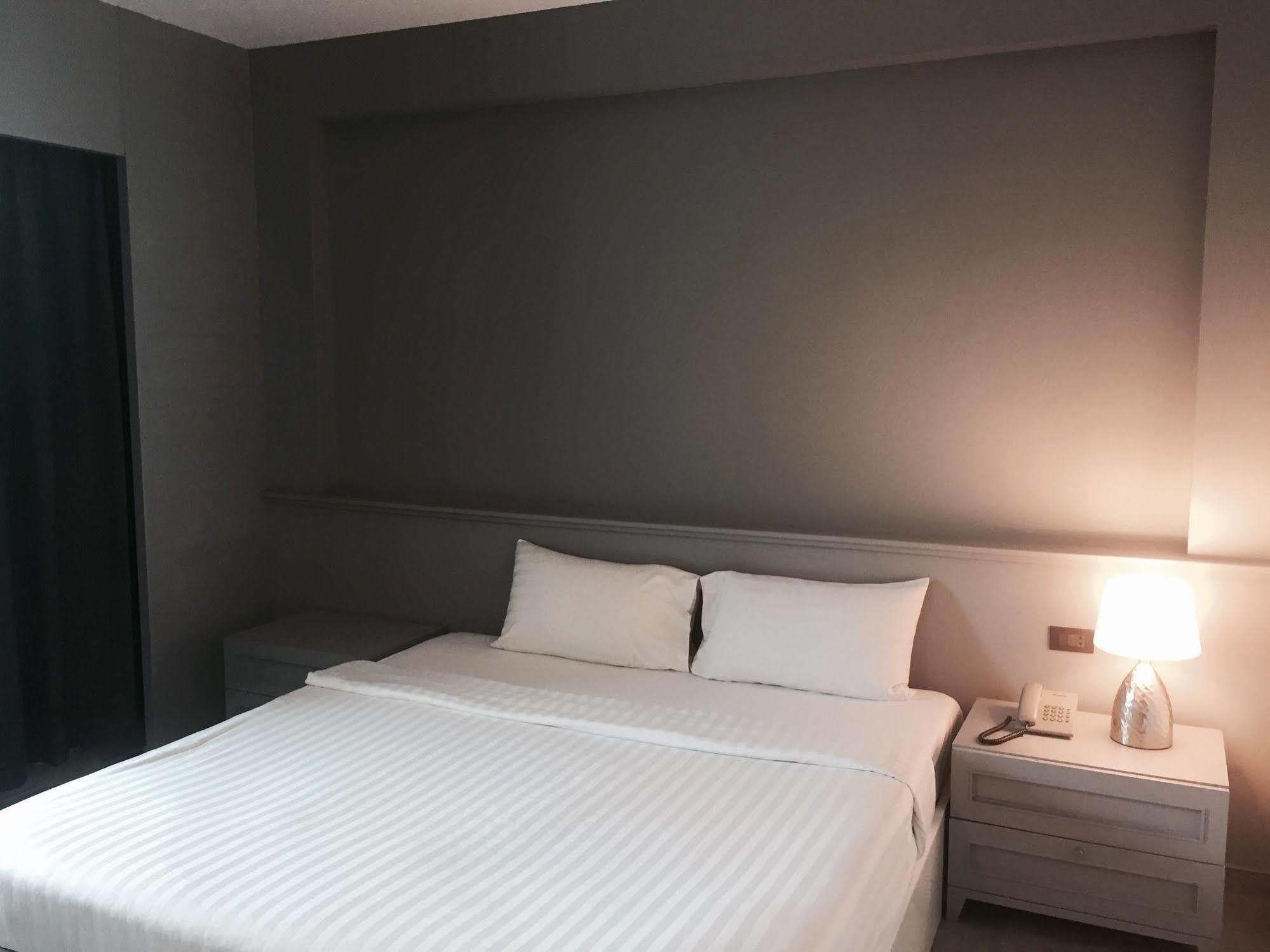 Hatyai Holiday Hotel Хат Яй Екстериор снимка