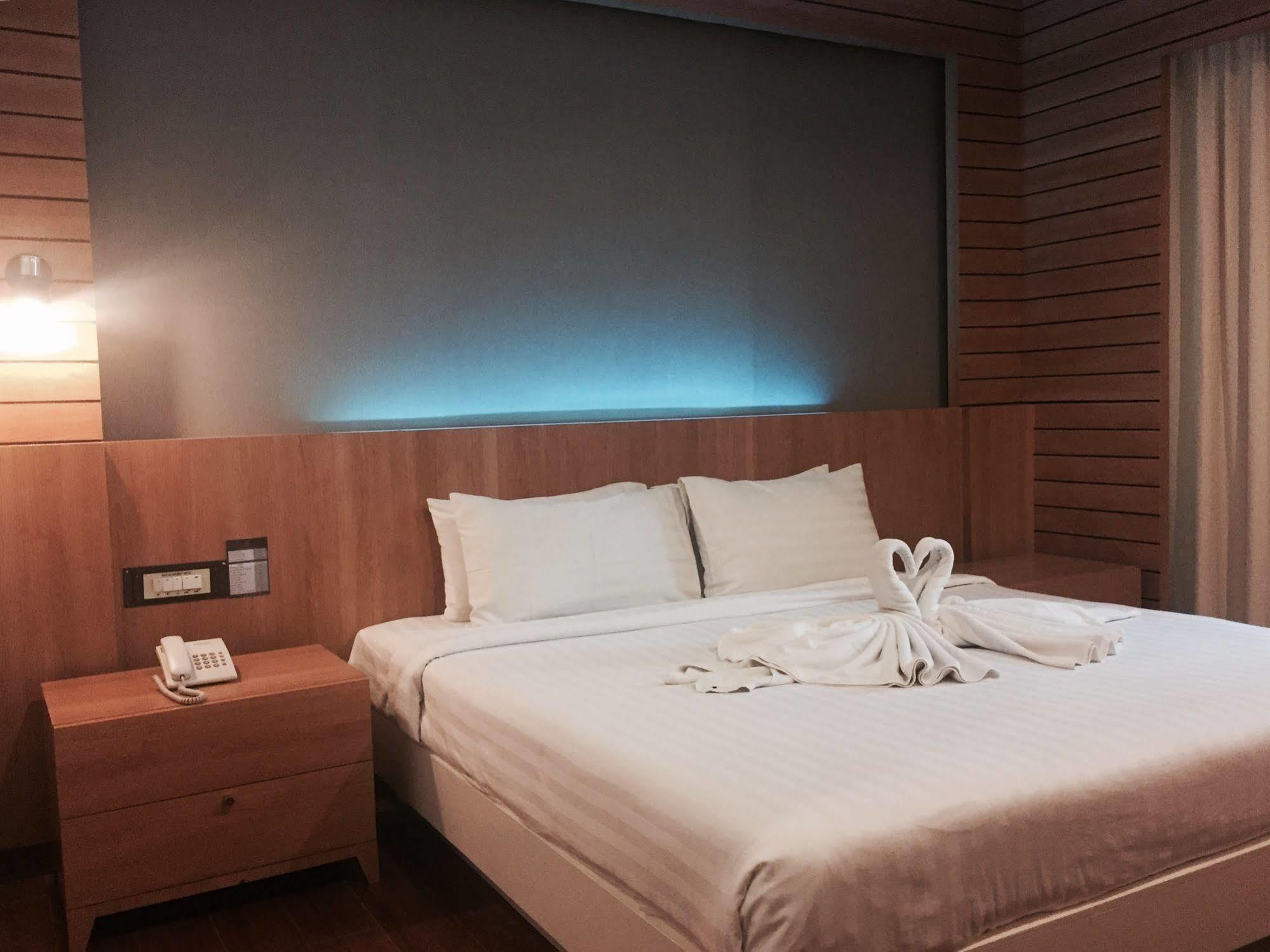 Hatyai Holiday Hotel Хат Яй Екстериор снимка